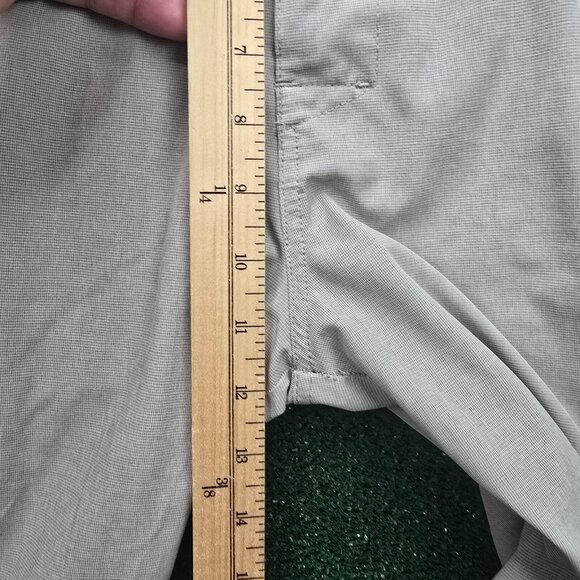 Travis Mathew Shorts Men 40 Beige Chino Flat Front Beach Preppy Golf Performance - Picture 5 of 10